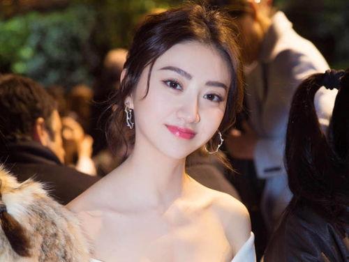 娱乐吃瓜背景女星是谁啊